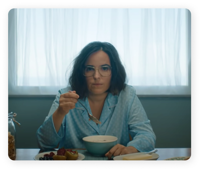 Joana Marques a tomar o pequeno-almoço