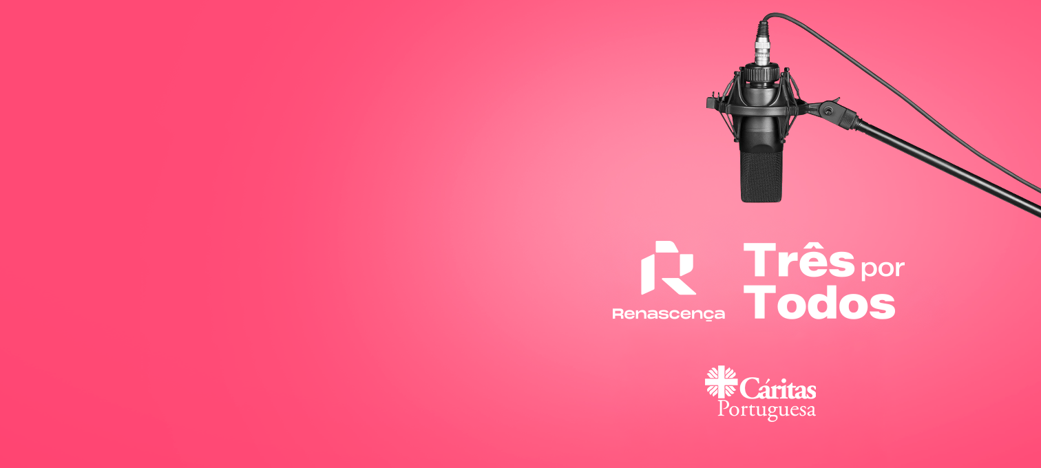 Microfone em fundo rosa